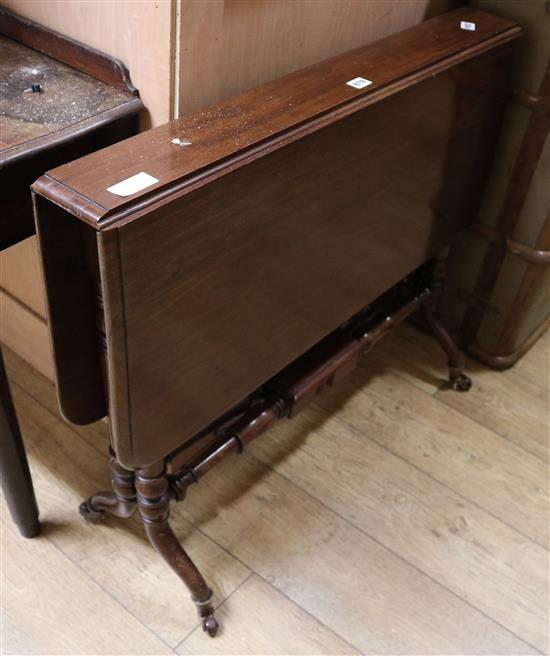 A Victorian mahogany Sutherland table W.92cm